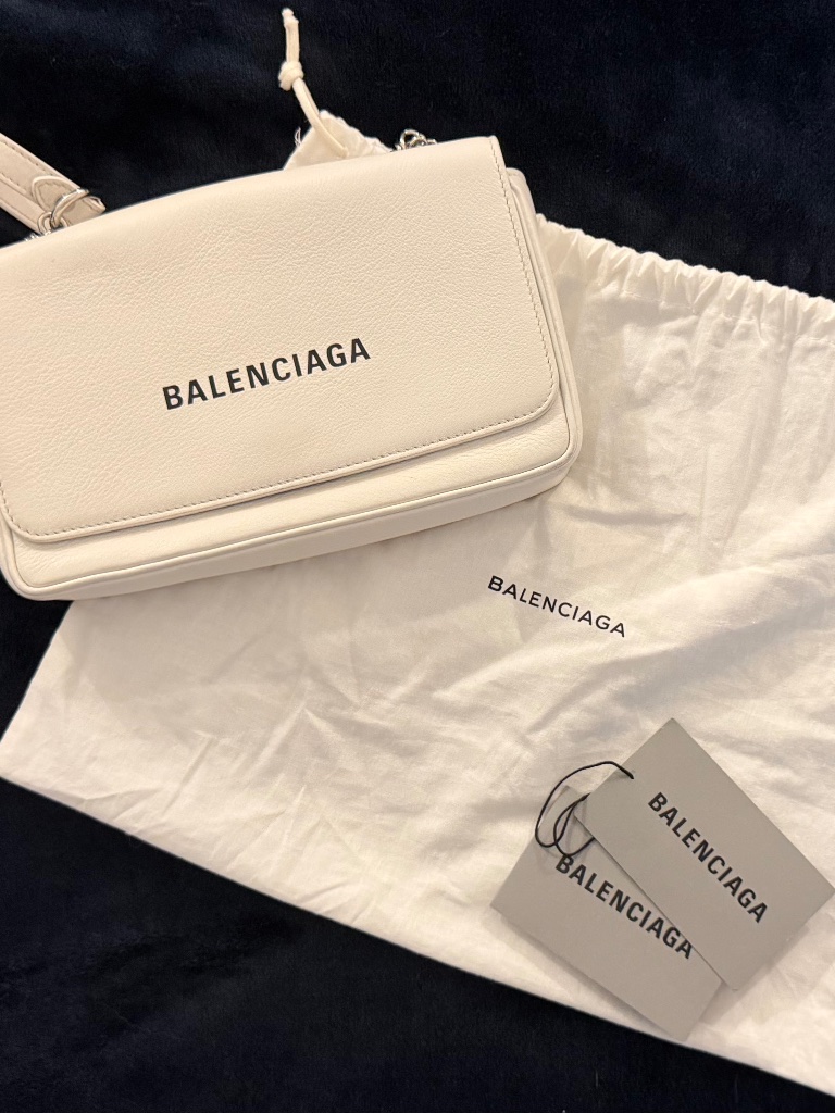 Balenciaga Everyday Wallet On Chain